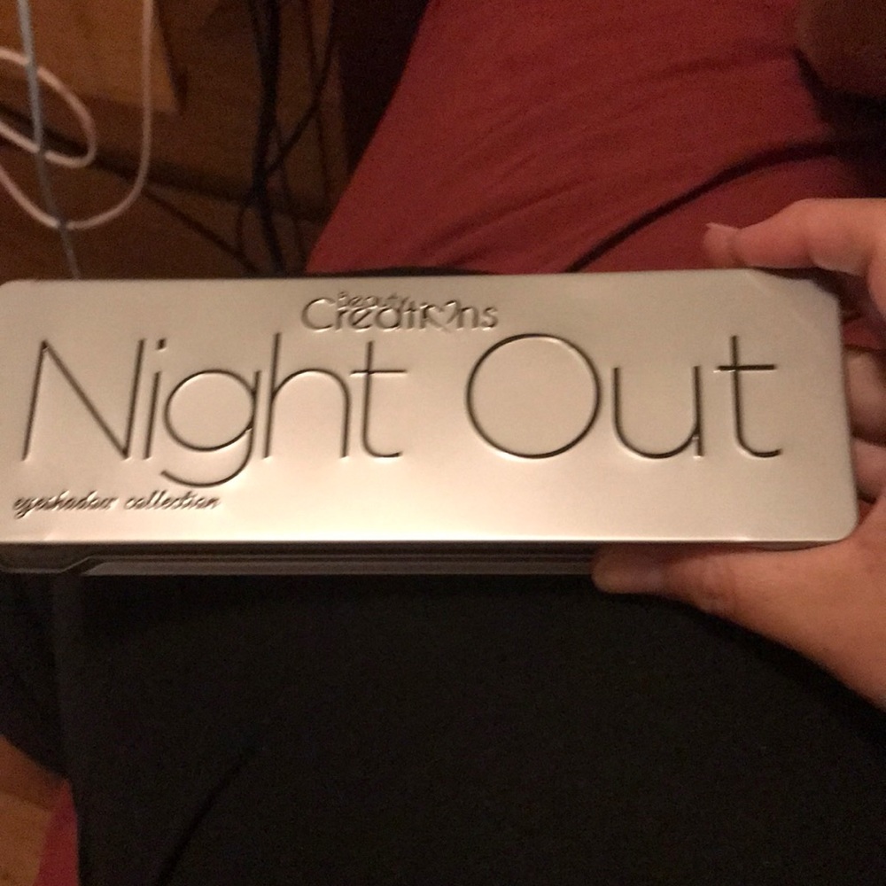 Eye shadow pallette